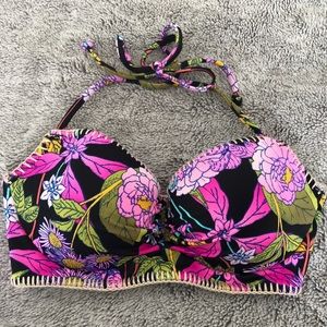 Victoria’s Secret: bathing suit top